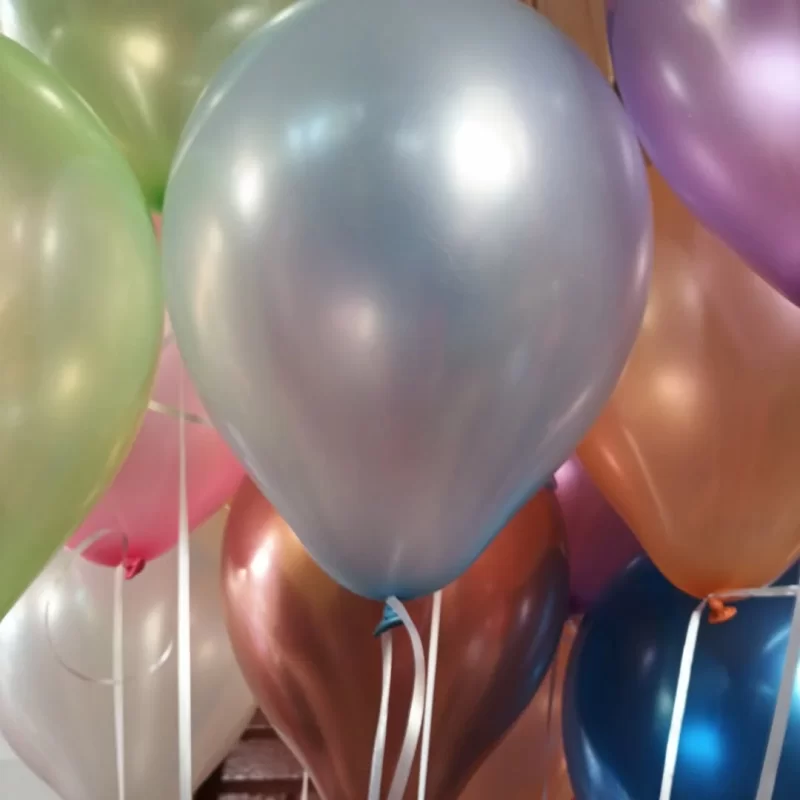 Montaje real con globos de colores